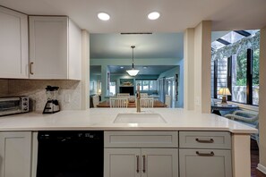 Fridge, microwave, stovetop, dishwasher