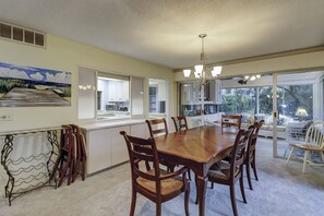 Dining - Sunset Rentals | North Sea Pines 70 (Hilton Head Island)