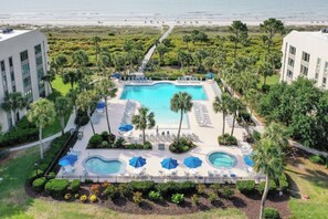A heated pool - Sunset Rentals | Shorewood 232 (Hilton Head Island)