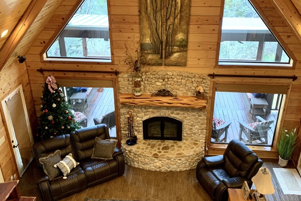 Smart TV, chimenea, reproductor de DVD y futbolito