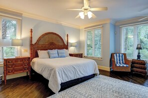 7 slaapkamers, een strijkplank/strijkijzer, internet, beddengoed