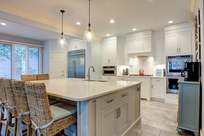 雪櫃、微波爐、爐具、洗碗機