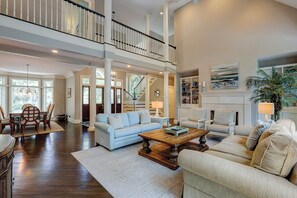 TV, fireplace, DVD player, books - Sunset Rentals | Mooring Buoy 179 (Hilton Head Island)