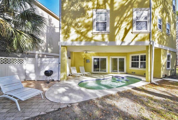 Pool - Sunset Rentals | Crabline 49 | Dog Friendly (Hilton Head Island)
