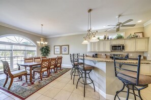 Dining - Sunset Rentals | Crabline 49 | Dog Friendly (Hilton Head Island)