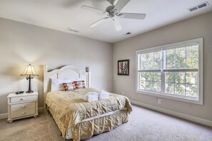 5 habitaciones, tabla de planchar con plancha, internet y ropa de cama 