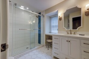 Amenidades de baño gratuitas y toallas 