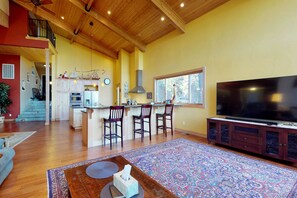 Interior - Spacious Chalet w/ Views, Private W/D, WiFi, Large Deck, & 2 Lofts (Groveland)