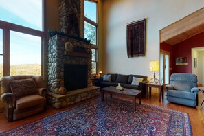 TV, fireplace - Dog-friendly home with two lofts, deck, pool, & 3 beaches (Groveland)