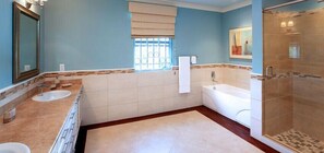 Bathroom - Villa Tara (Holetown)
