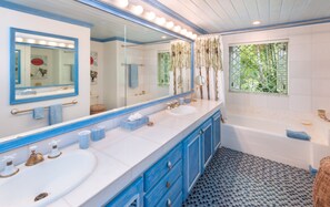 Bathroom - Villa Evergreen (Paynes Bay)
