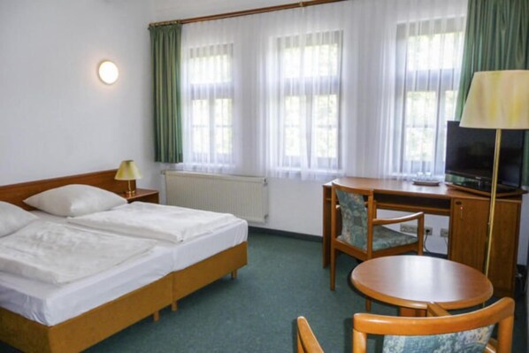 單人房 | 書桌、隔音、免費無線上網、床單