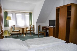 Doppel- oder Zweibettzimmer | Schreibtisch, schallisolierte Zimmer, kostenloses WLAN, Bettwäsche