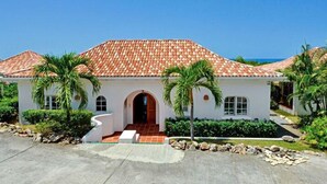 Front of property - Villa Mariposa (Les Terres Basses)