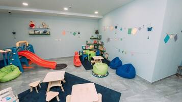 Área de juegos infantiles techada