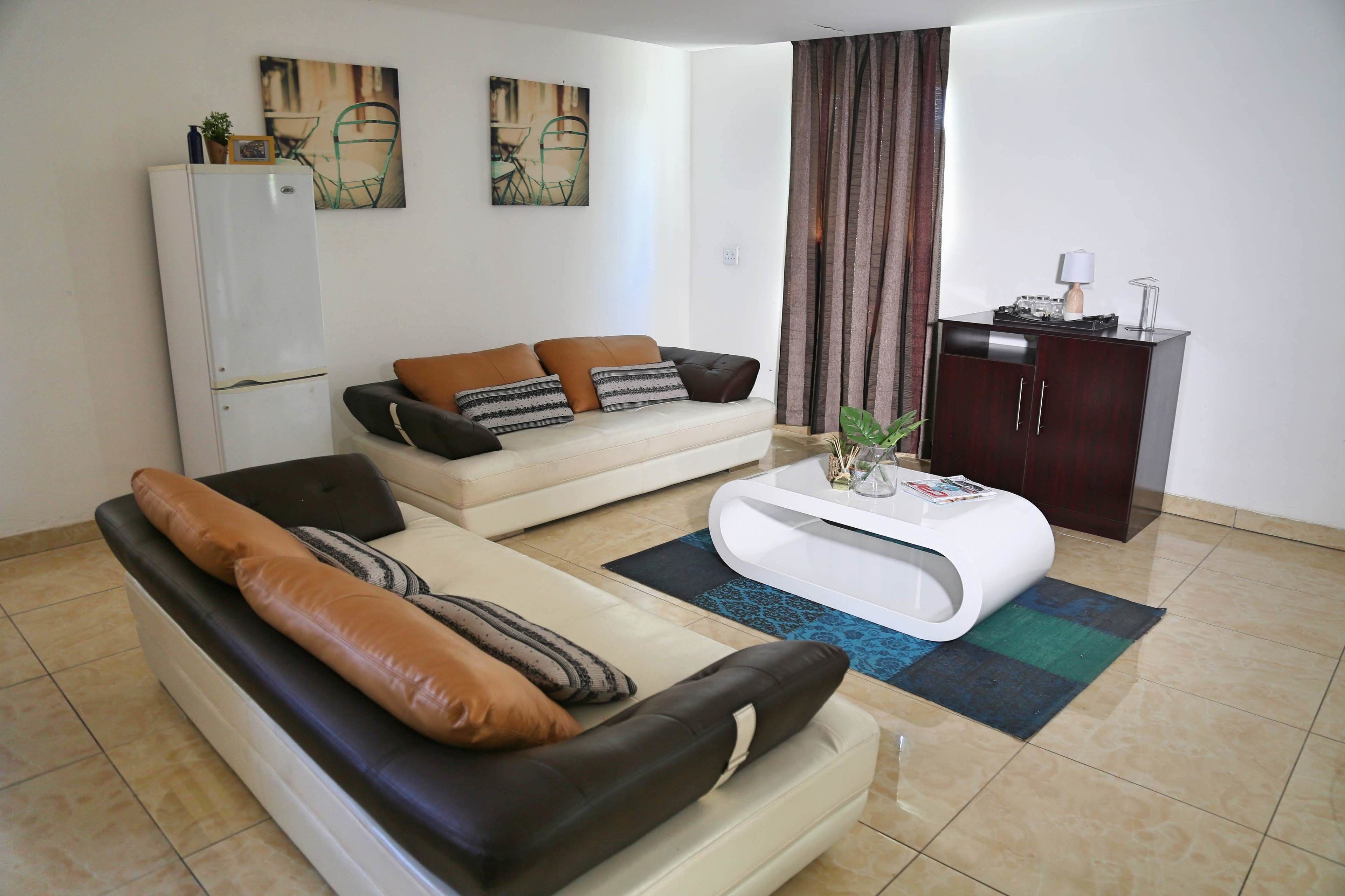 Kamar Double Deluks | Ruang keluarga | Televisi LED 50-inci dengan saluran TV satelit dan TV