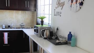 Executive Suite | Dapur peribadi | Pembancuh kopi/teh, cerek elektrik