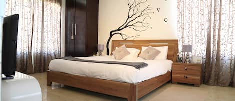 Deluxe Suite (Unit 2) | Premium bedding, down comforters, Select Comfort beds
