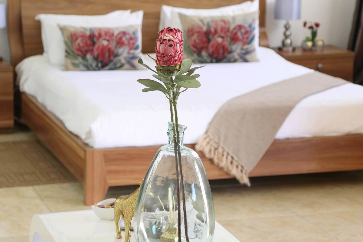 Executive Suite | Premium bedding, down comforters, Select Comfort beds, blackout drapes