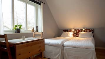 Studio Standard | Living area | TV, toys, heated floors