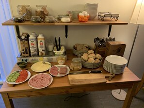 每日付費供應外帶早餐