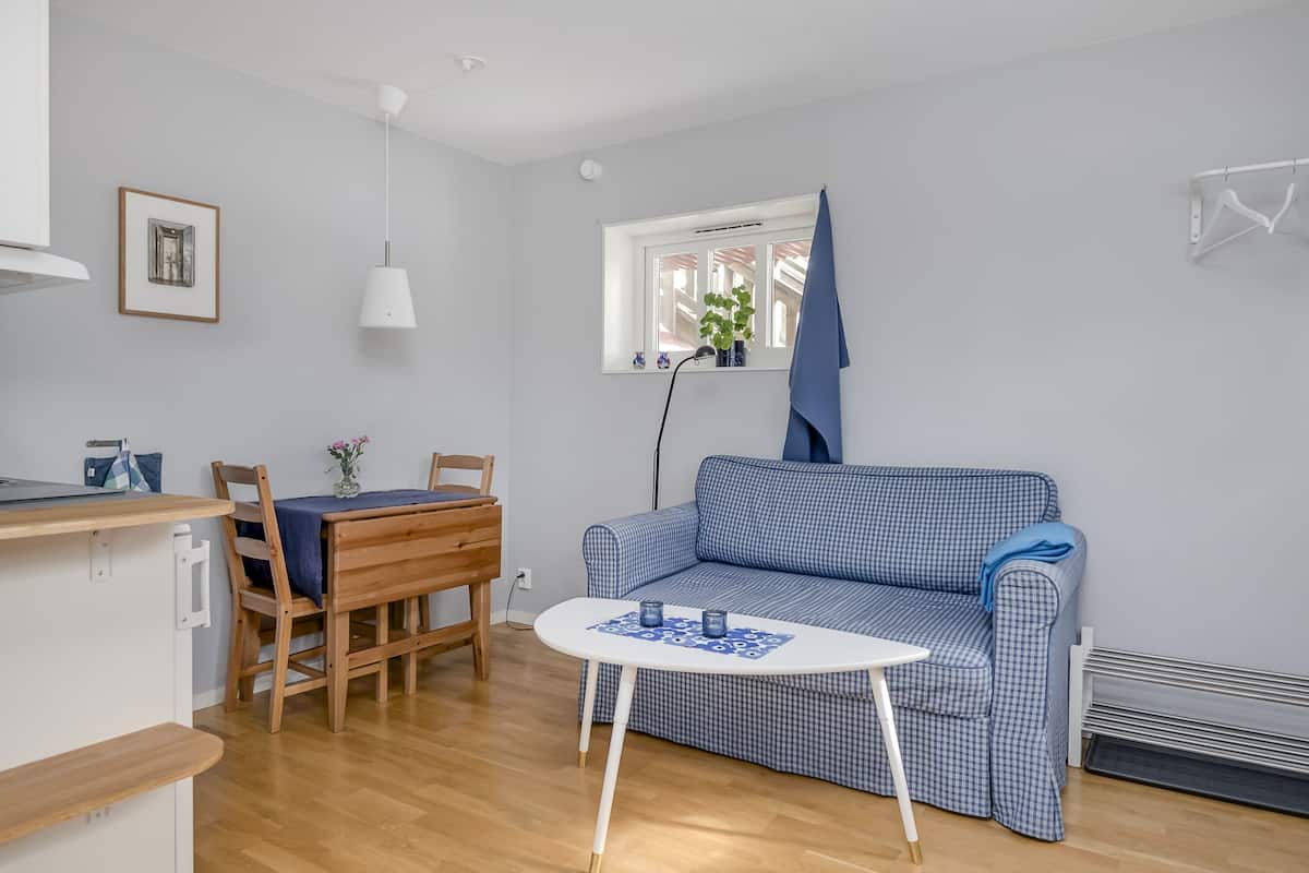 Studio Standard | Individually furnished, iron/ironing board, free WiFi, bed sheets