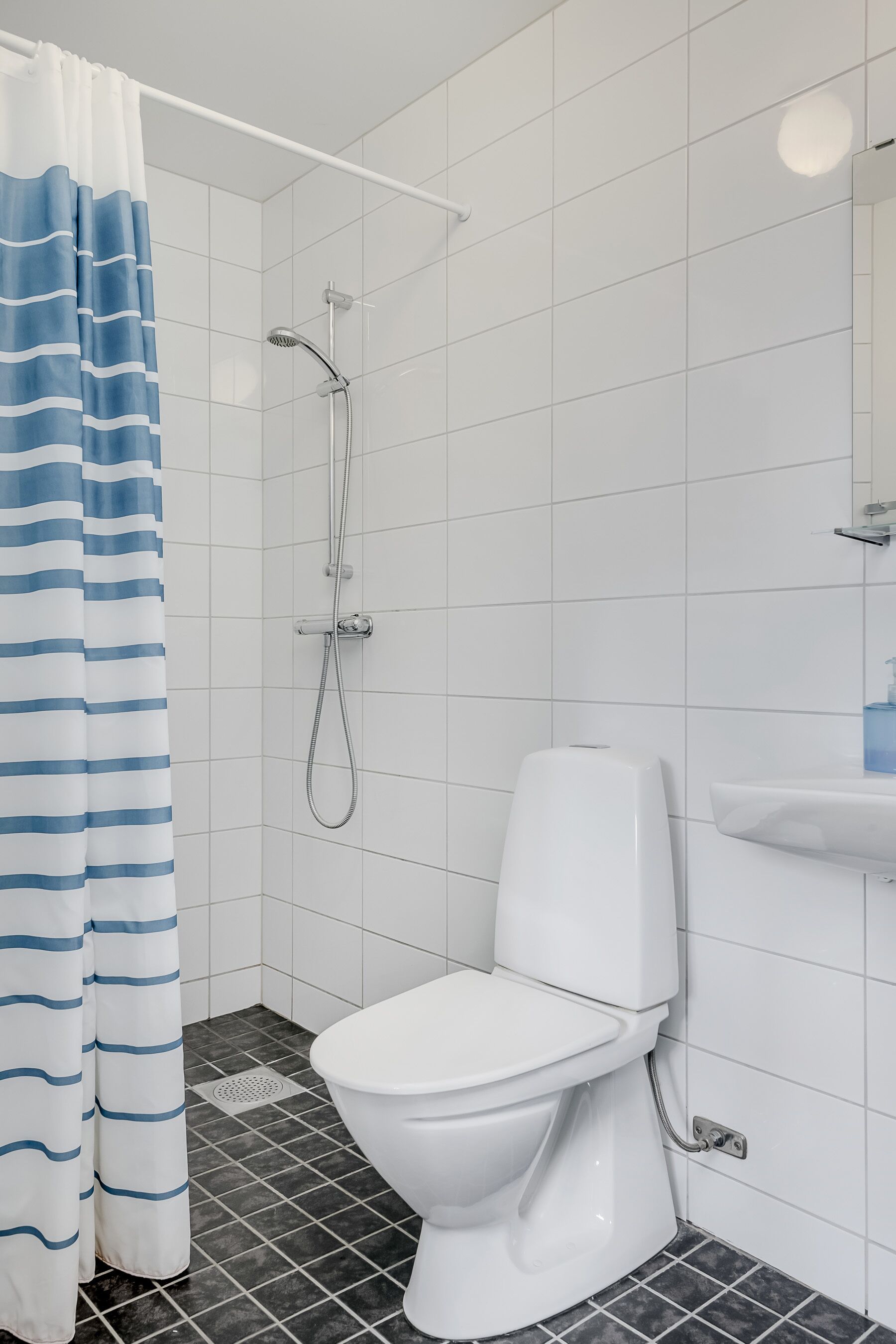 studio standard | bathroom | shower, hair dryer, towels