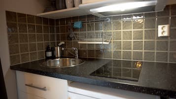 Studio Large | Private kitchen | Fridge, microwave, stovetop, electric kettle