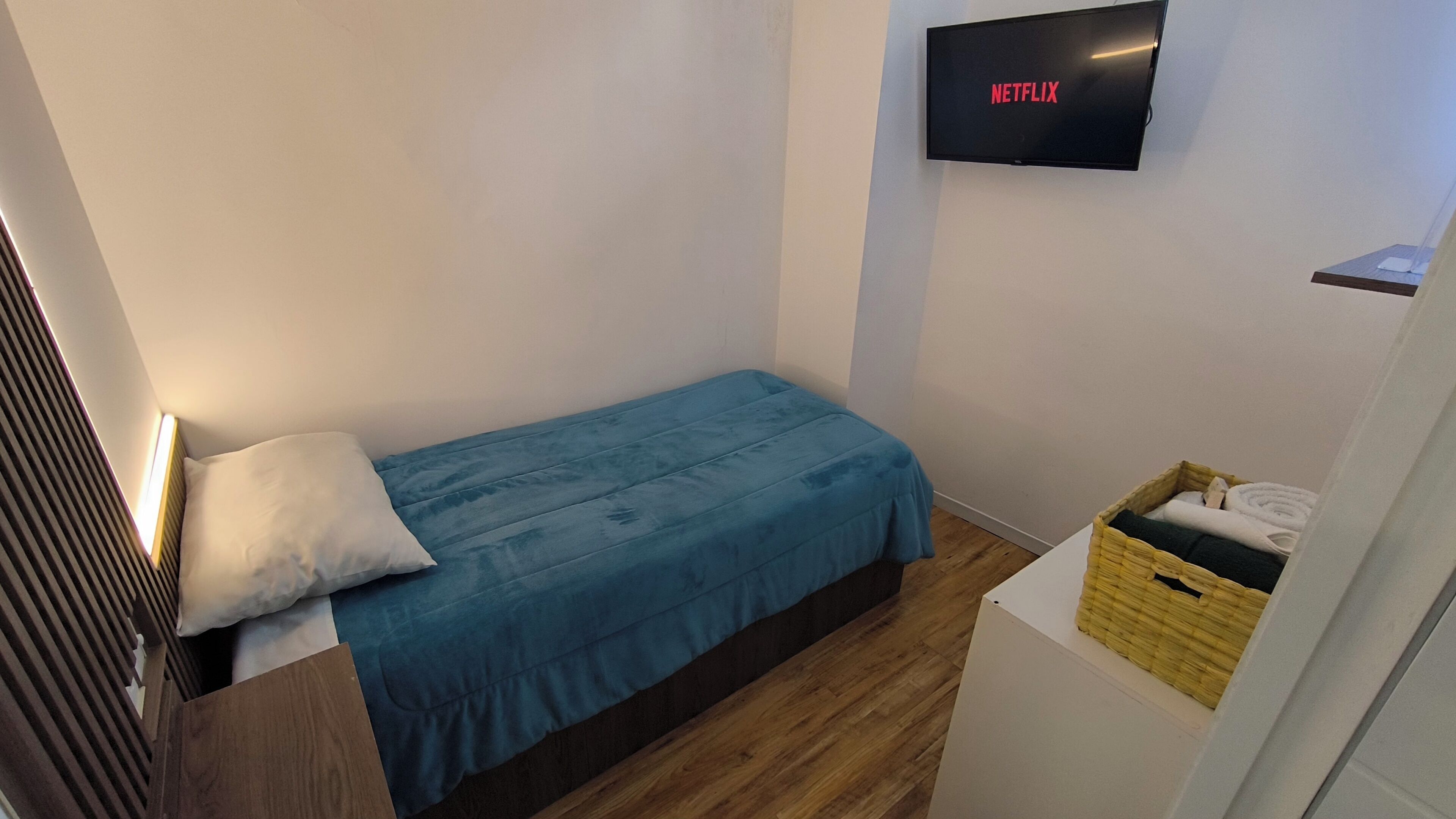 Basic-Einzelzimmer | Hochwertige Bettwaren, Daunenbettdecken, Select-Comfort-Betten