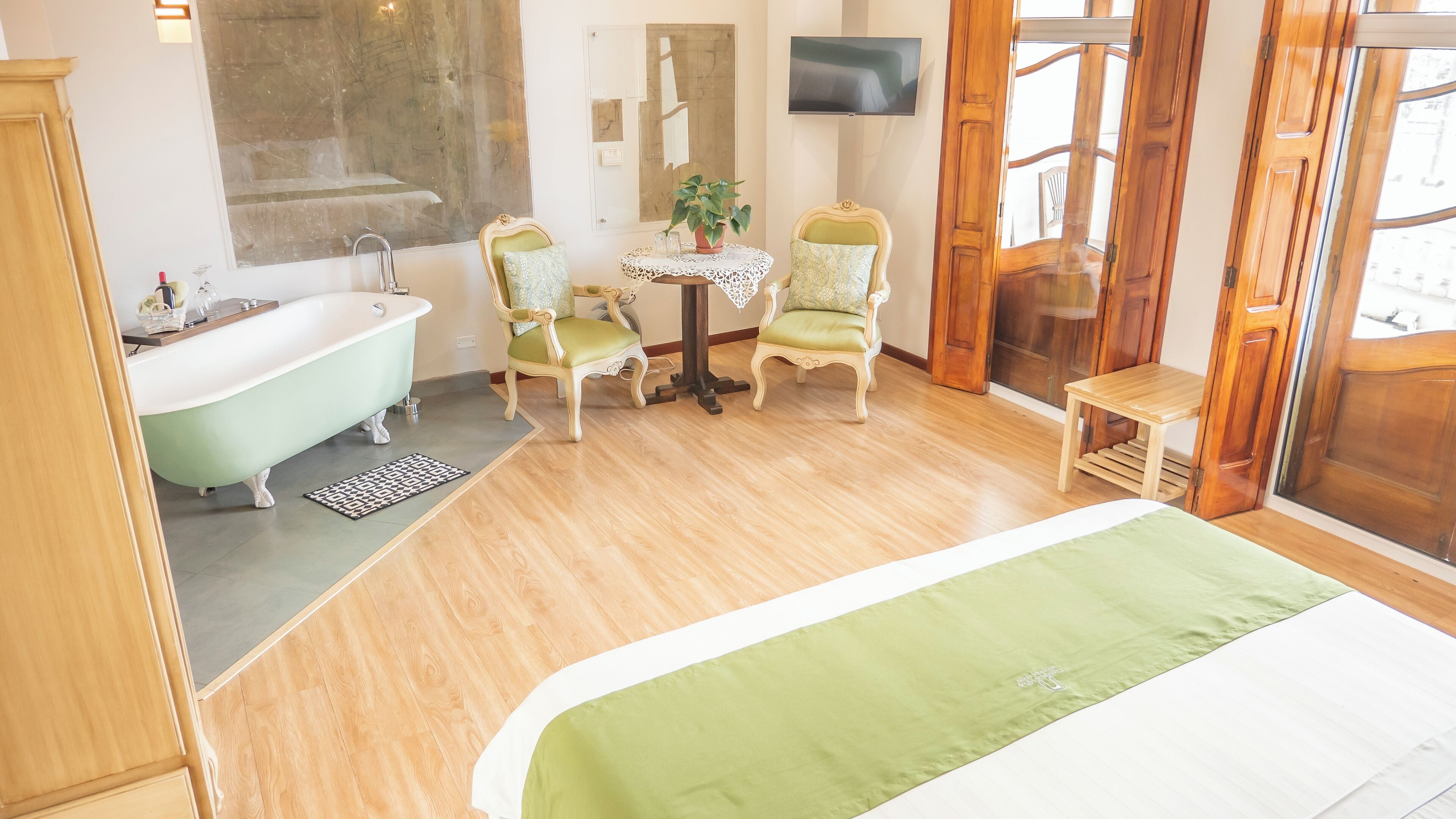 luxury room | 1 bedroom, premium bedding, down duvets, select comfort beds