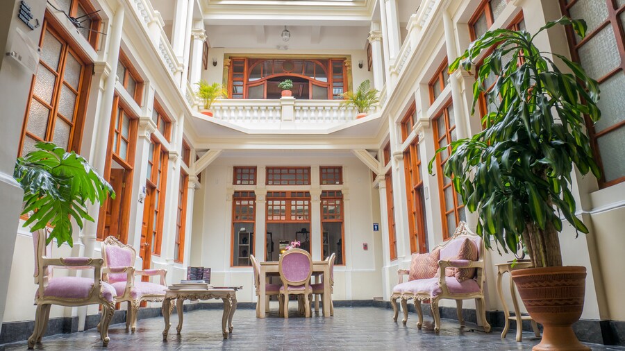 Casona 1914 Quito - Gothic Cathedral View Rooftop