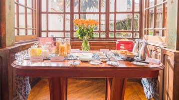 Free daily cooked-to-order breakfast