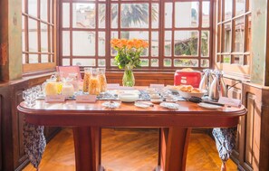 Free daily cooked-to-order breakfast - Casona 1914 Quito - Gothic Cathedral View Rooftop (Quito)