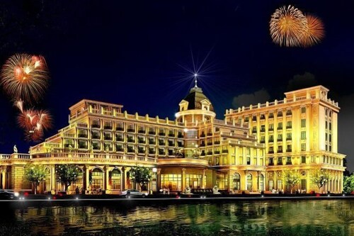 Garden Lakefront Sego International Hotel