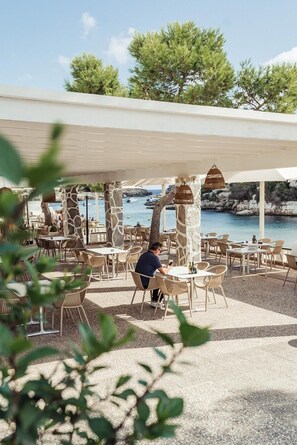 Outdoor dining - Xuroy (Sant Lluis)