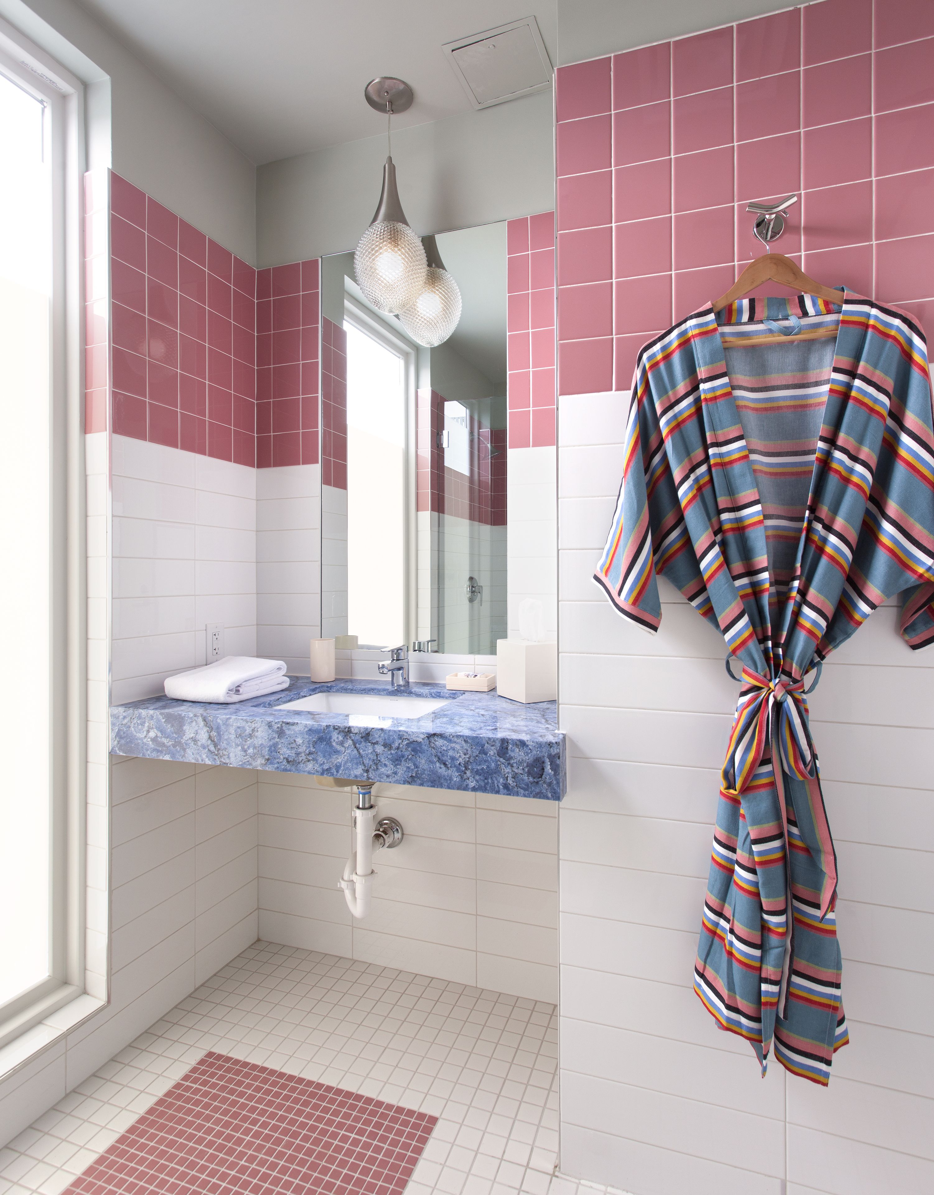 standard room, 1 queen bed, city view (cabin queen room with shared private ) | bathroom | shower, rainfall showerhead, free toiletries, hair dryer