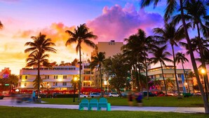 A hotel with a flat roof, multiple stories, and a large parking area. - Park Royal Miami Beach managed by Accor (Miami Beach)