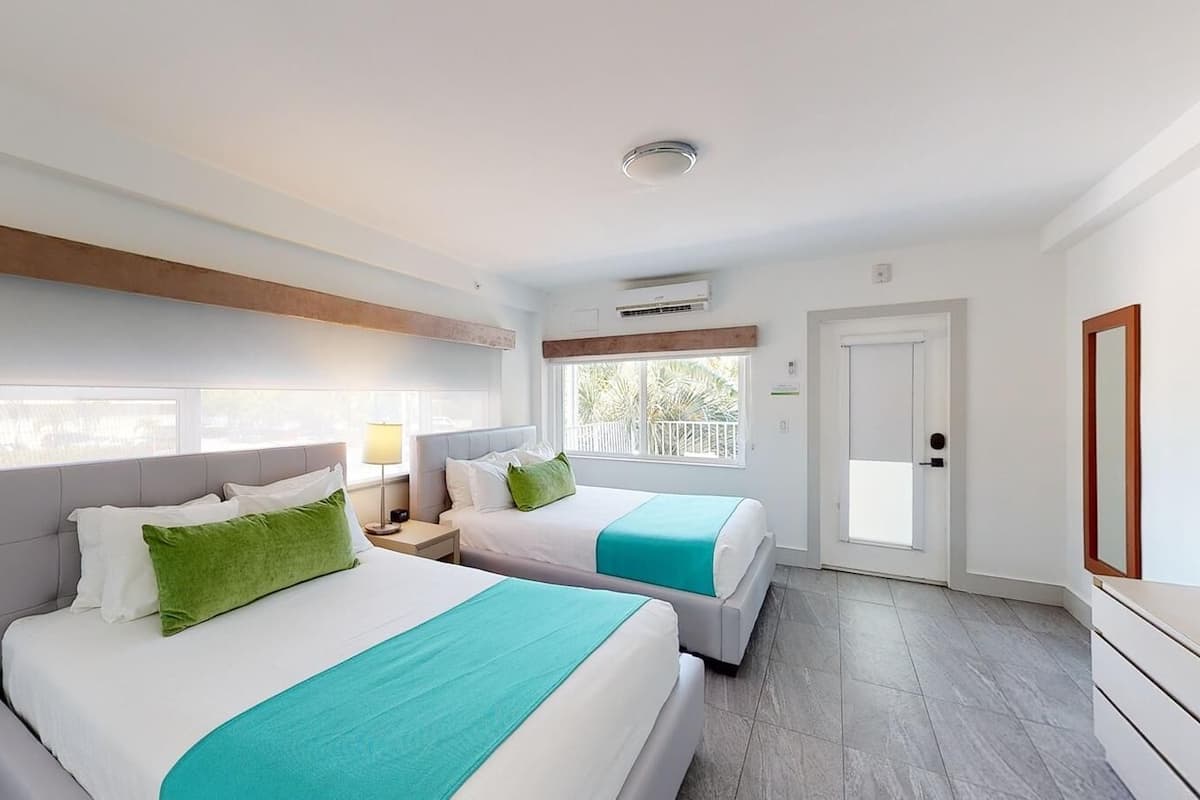 Down duvets, in-room safe, individually decorated, desk