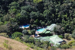 المنشأة من الخارج