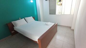 Superior vierpersoonskamer, Meerdere bedden, toegankelijk voor mindervaliden, niet-roken | Gratis wifi, beddengoed