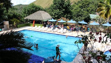 3 piscinas al aire libre