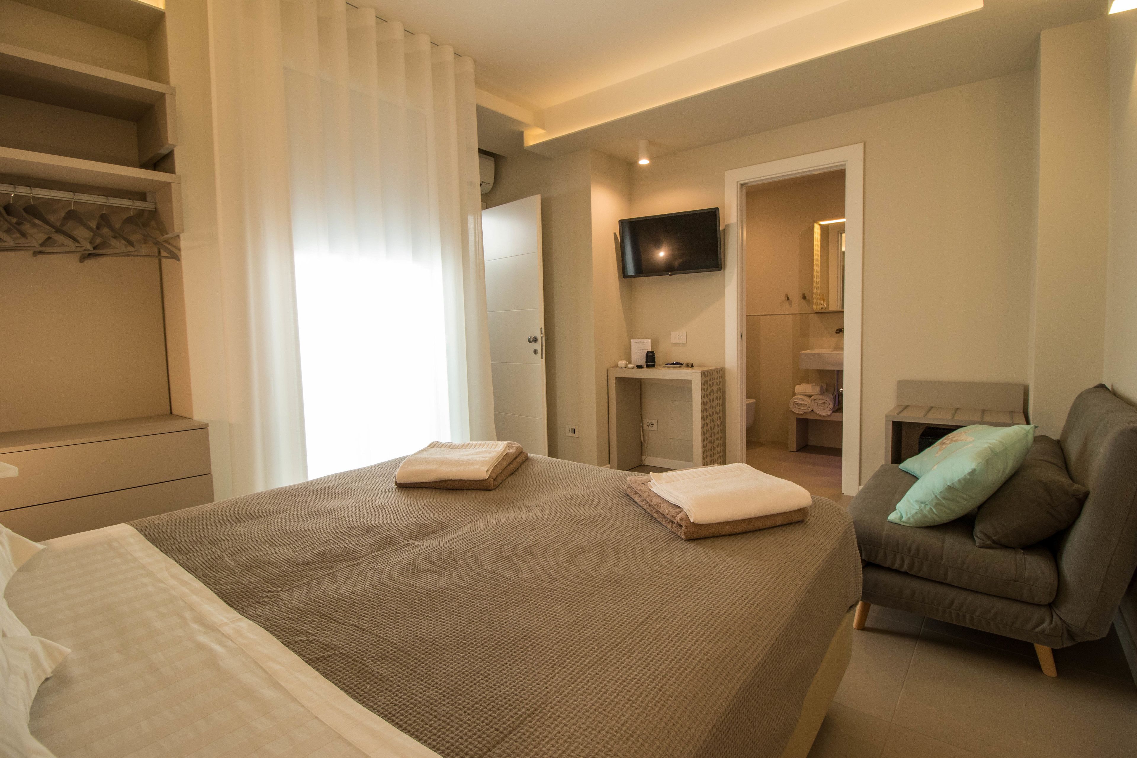 クラシック ダブルまたはツインルーム | エジプト綿のシーツ、高級寝具、セレクト コンフォート製ベッド、セーフティボックス (室内)