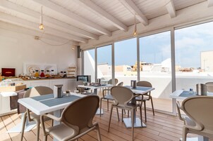 Desayuno bufé gratuito y diario