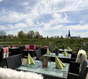 Outdoor dining - Rebhan S Business Wellness Hotel (Stockheim)