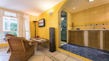 Premium Studio | Living area | TV