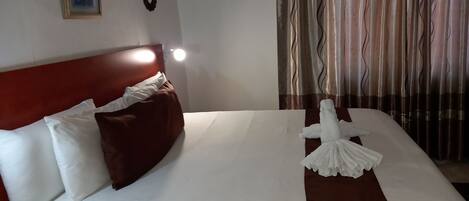 Doppia Deluxe, 1 letto king, non fumatori | Con stile personalizzato, con arredamento individuale, una scrivania