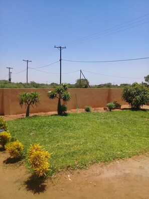 المنطقة المحيطة بالمنشأة