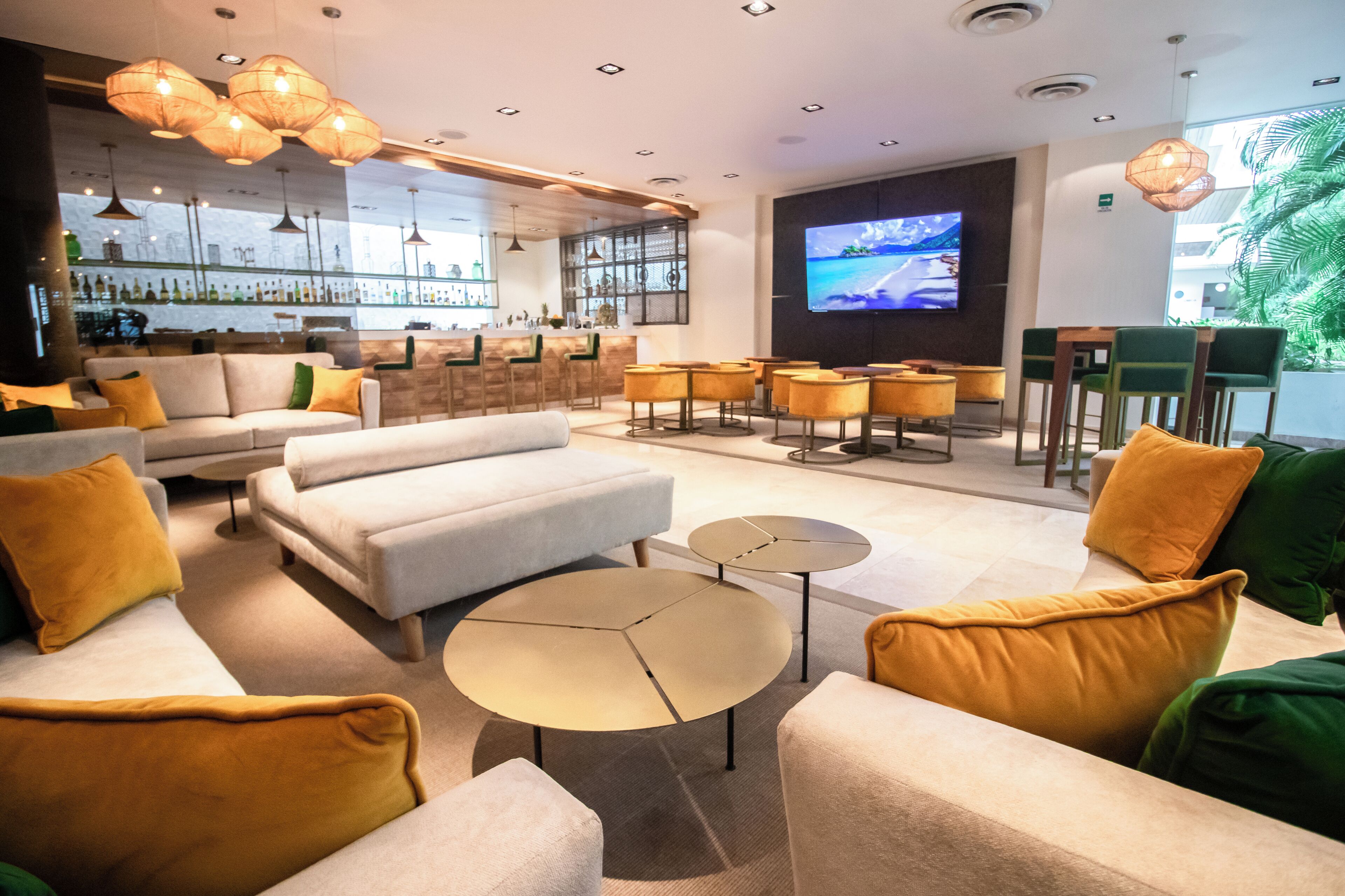 2 bars/lounges, poolside bar