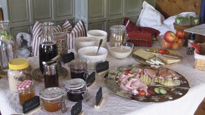 Daily buffet breakfast for a fee - Haus Salvenmoser (Walchsee)
