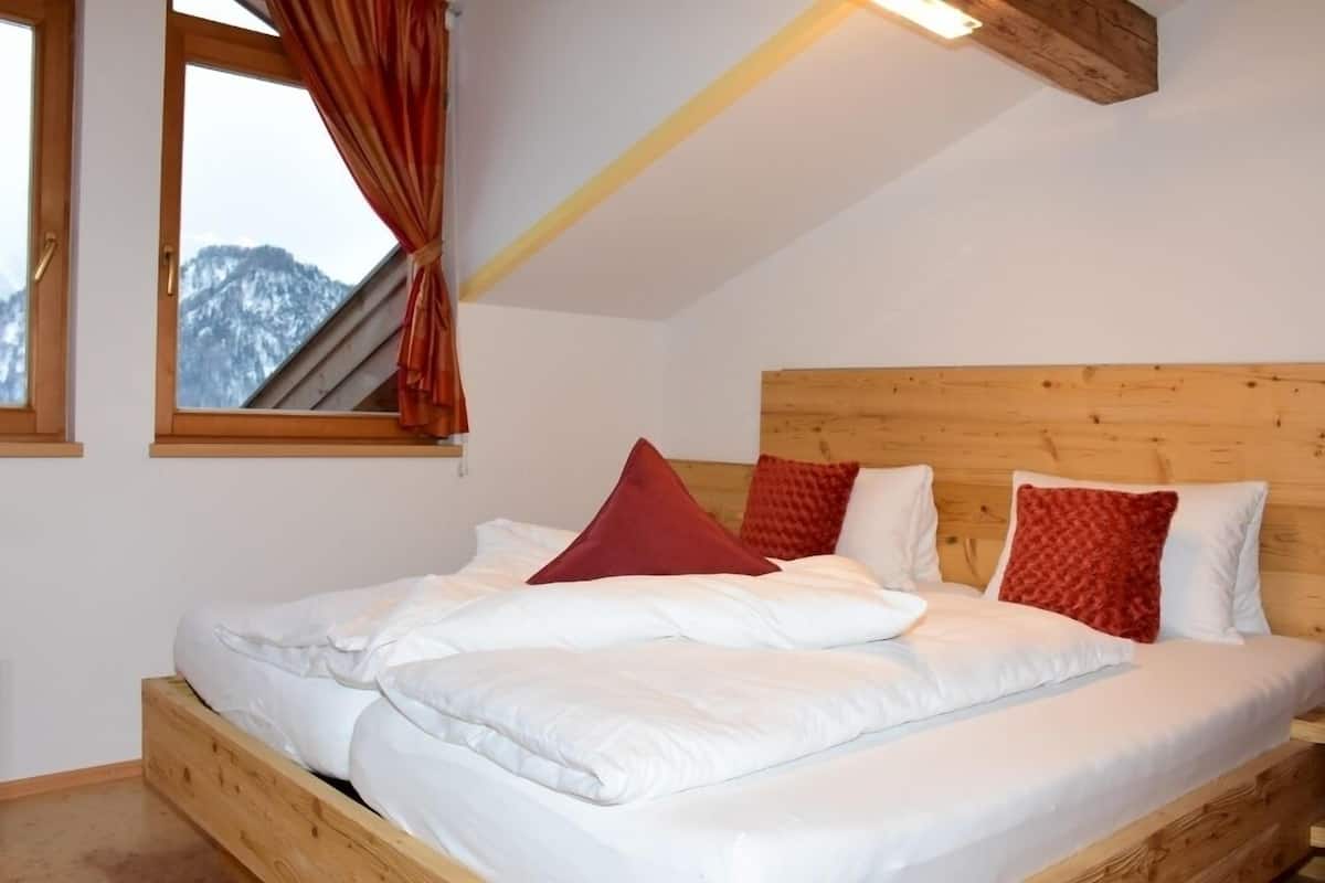 Appartement, 2 chambres, vue montagne | 1 chambre, couette en duvet d'oie, bureau, rideaux occultants